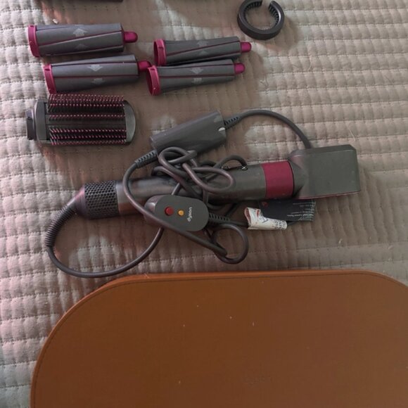 1st Gen Dyson Airwrap Multi Styler Set with Attachments and case Nickel/Fuchsia - Picture 2 of 3